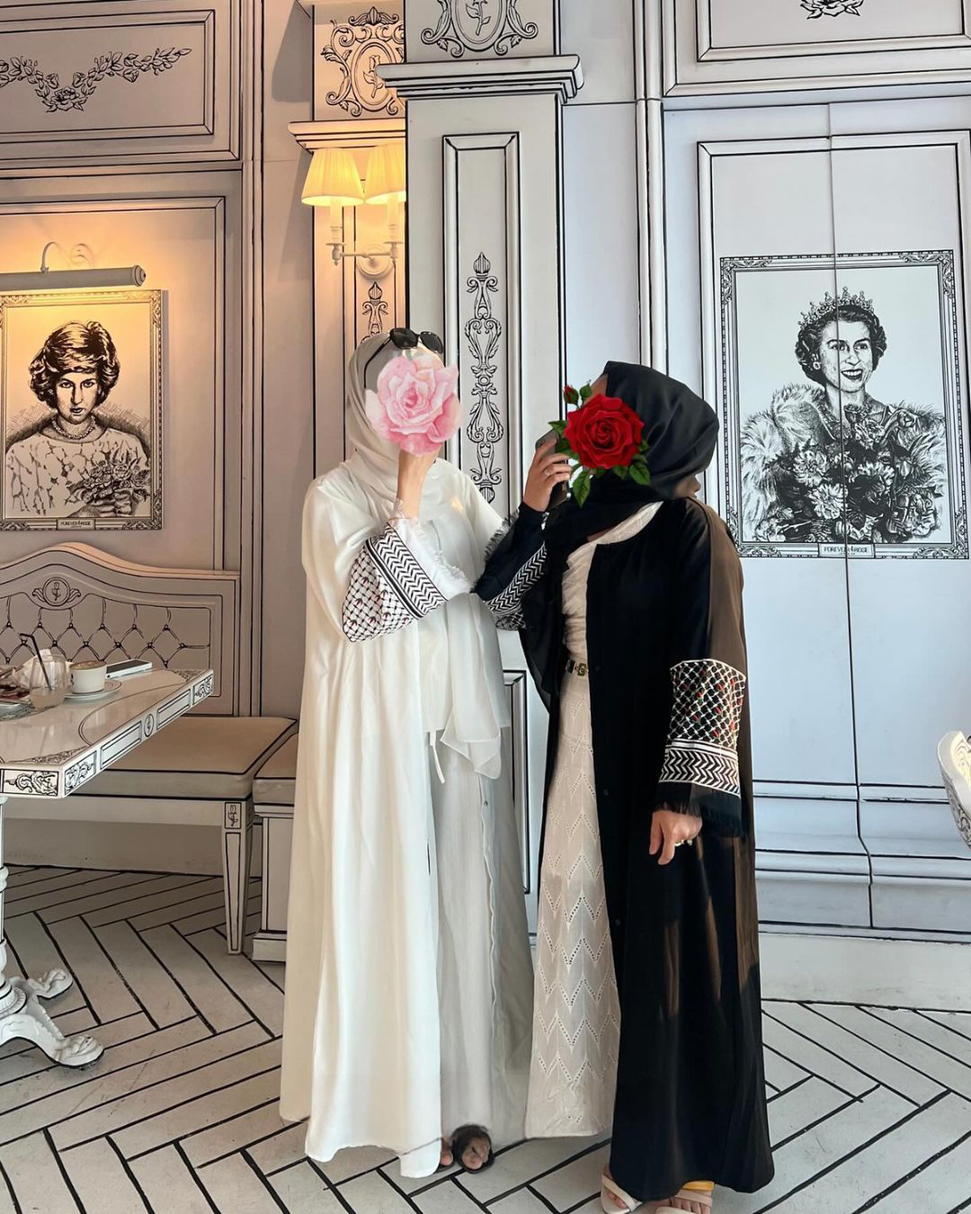 Abaya inspired palastin