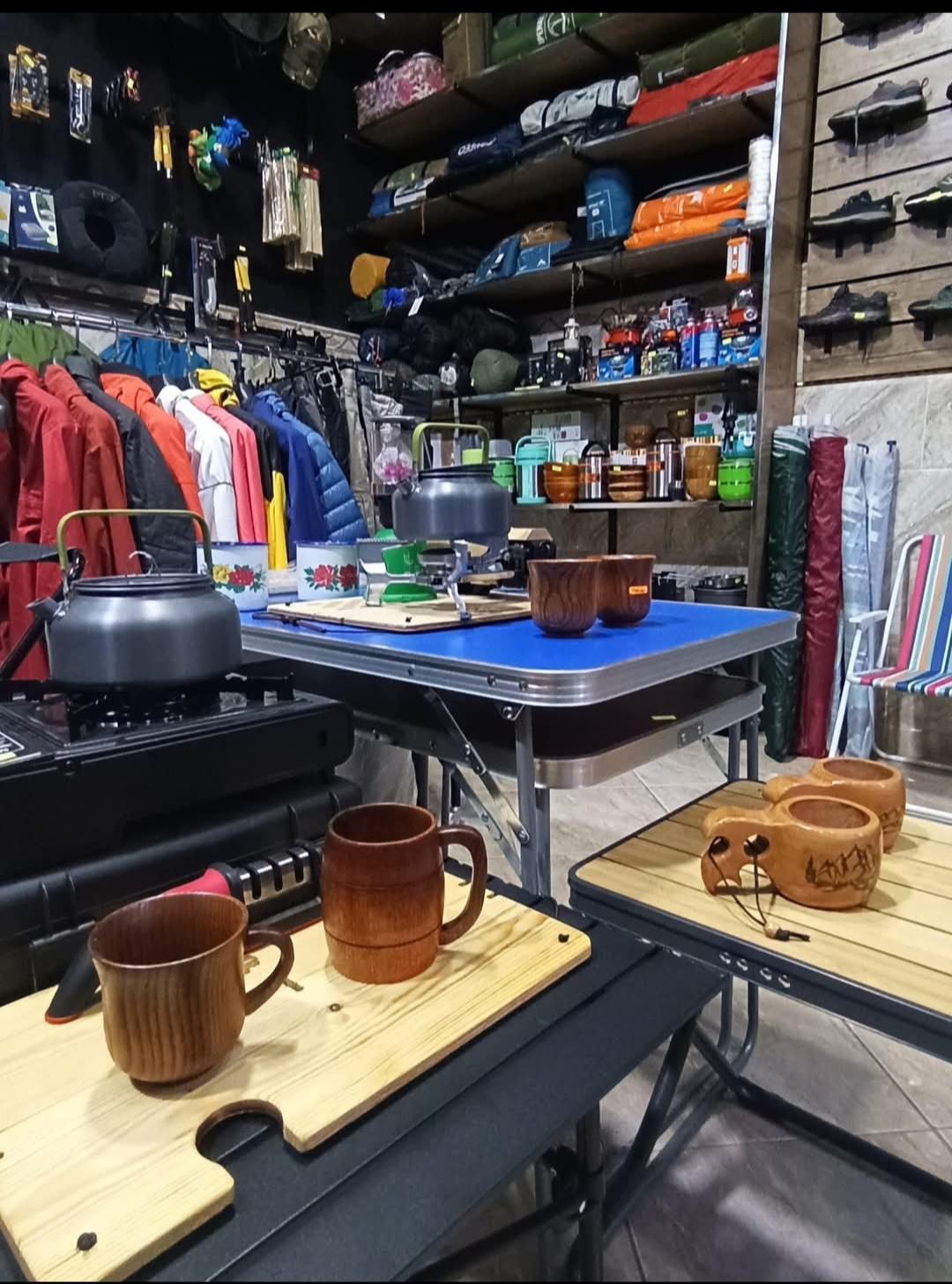 Wall camping store